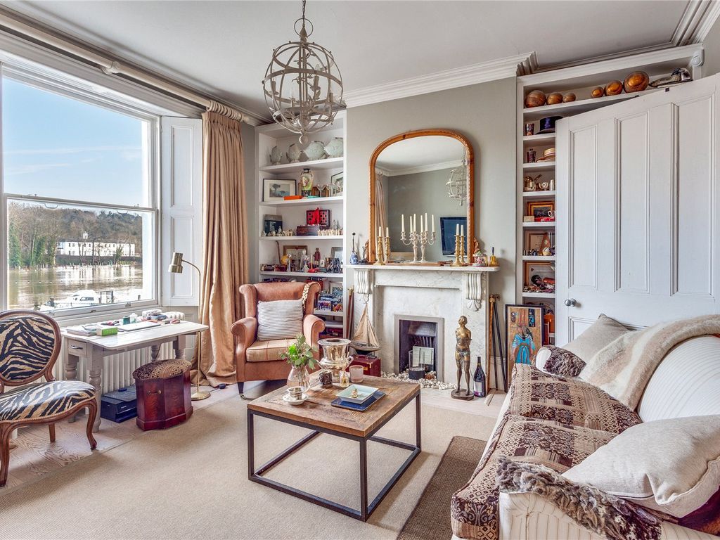 1 bed flat for sale in River Terrace, HenleyOnThames, Oxfordshire RG9