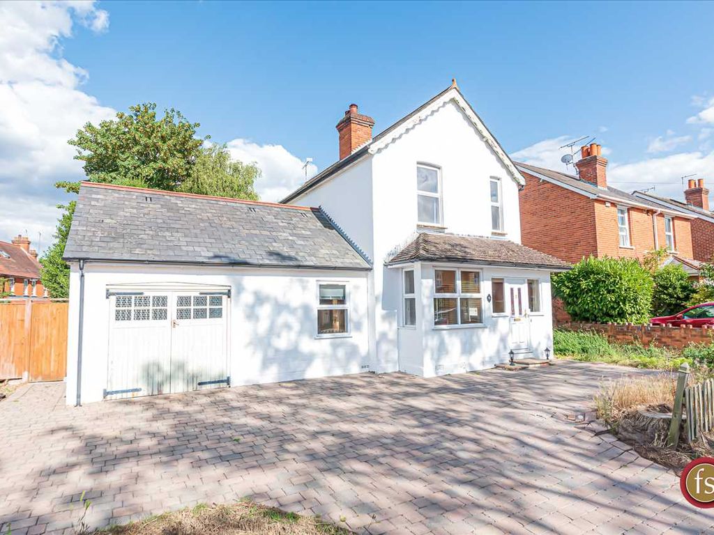 3 bed detached house to rent in Pinewood Avenue, Crowthorne RG45 Zoopla