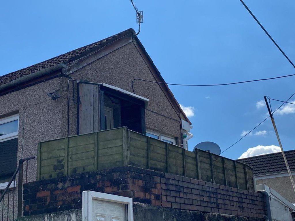 2 bed flat to rent in Newport Road, Cwmcarn, Cross Keys, Newport NP11