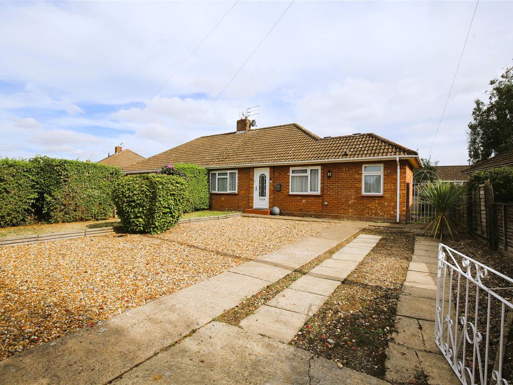 2 bed semidetached bungalow for sale in Rayns Close, Old Catton