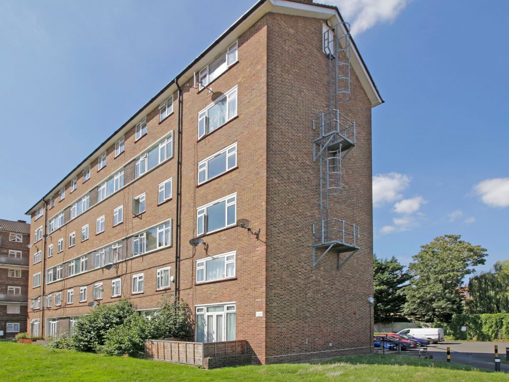 2 bed flat for sale in Sandstone Road, London SE12, £230,000 Zoopla