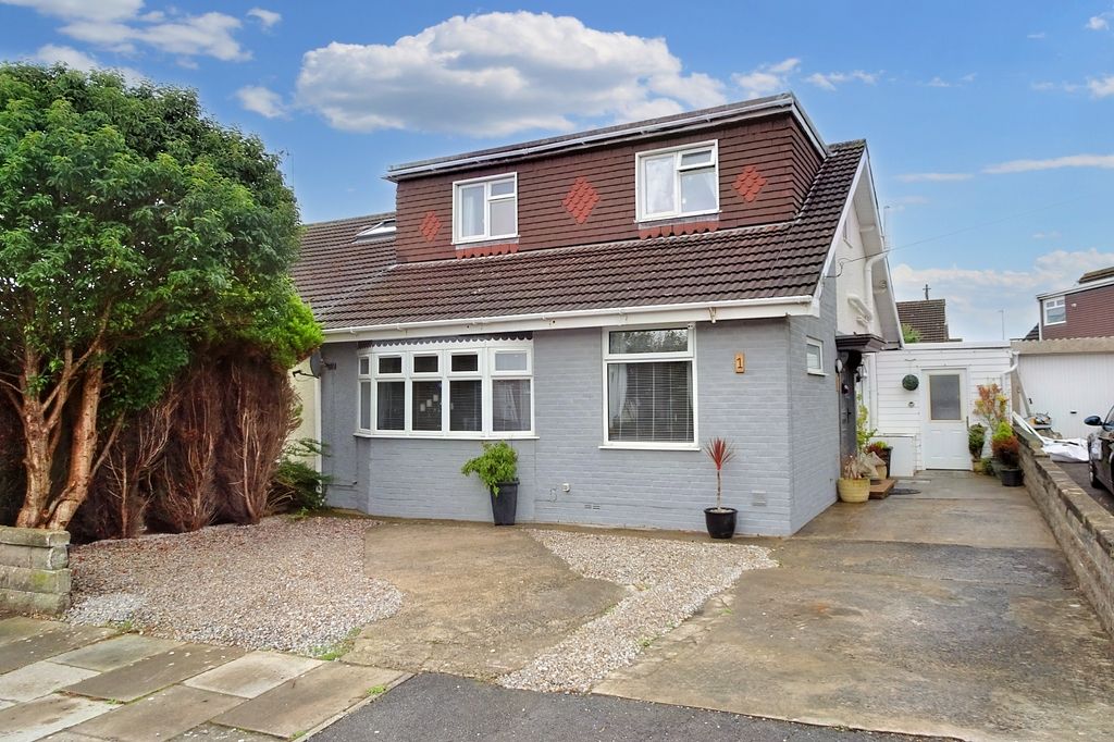 4 bed semidetached house for sale in Summerfield Drive, Nottage