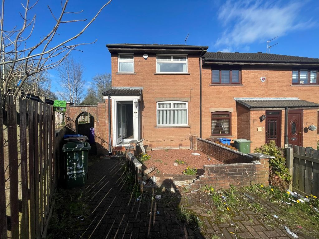 3 bed end terrace house for sale in Southview Court,