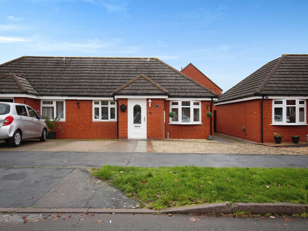 2 bed semidetached bungalow for sale in Warren Close, Ryton On
