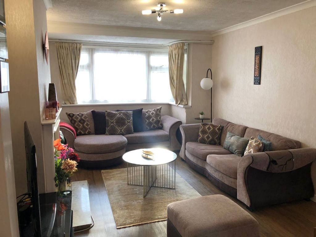 3 bed semidetached house to rent in Woodfield Gardens, New Malden KT3