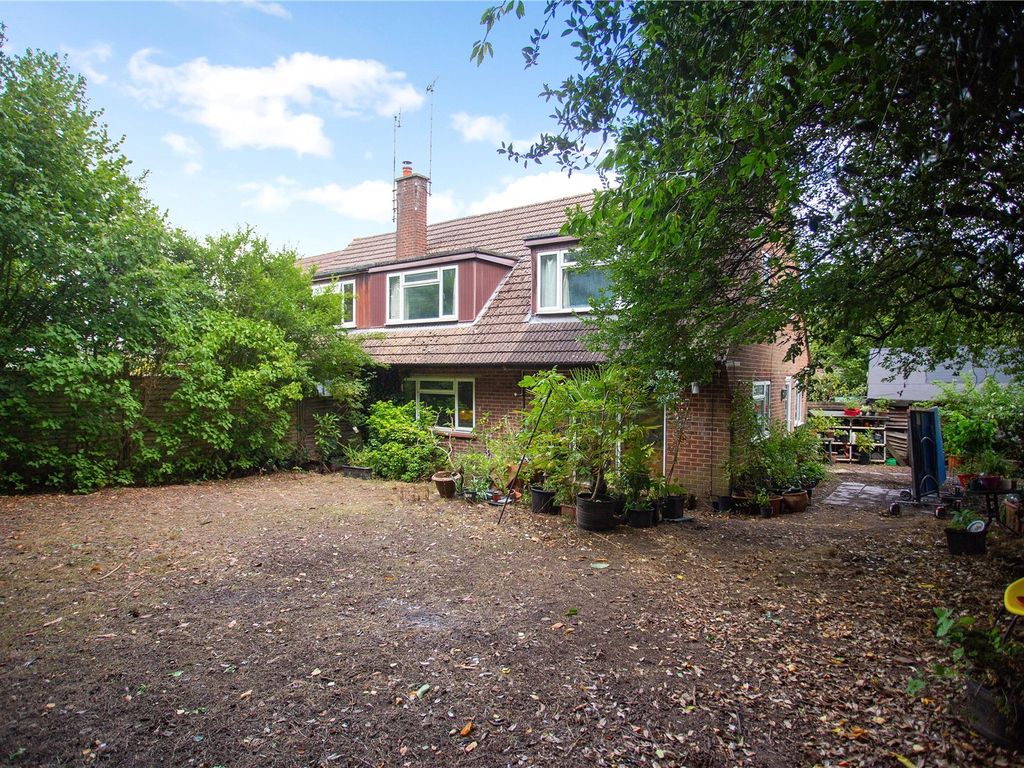 4 bed semidetached house for sale in Headland Close, Great Missenden