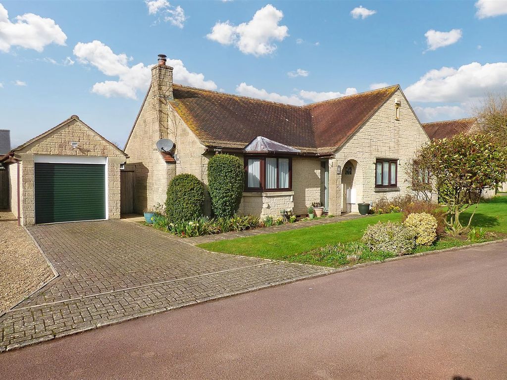 3 bed detached bungalow for sale in Dinhay, Marnhull, Sturminster