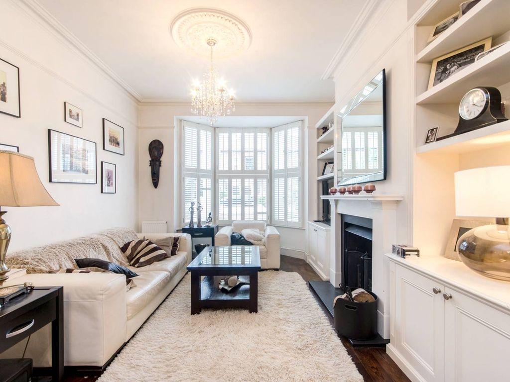 4 bed property to rent in Hamilton Road, South Wimbledon, London SW19