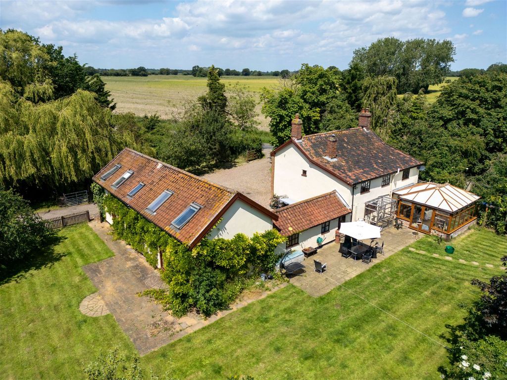 6 bed cottage for sale in Heath Road, Banham, Norwich NR16, £650,000