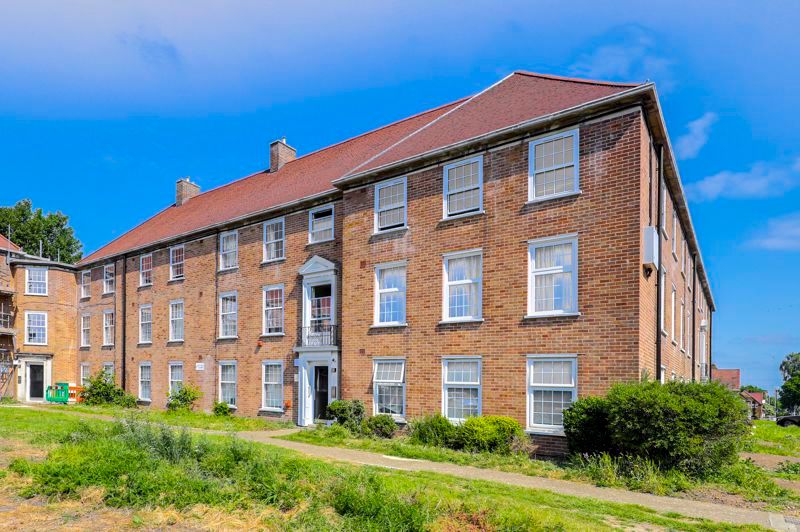2 bed flat for sale in Manor Court, Enfield EN1 Zoopla