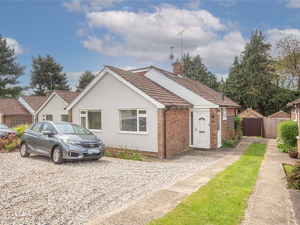 4 bed bungalow for sale in Hazel Close, Digswell, Welwyn, Hertfordshire