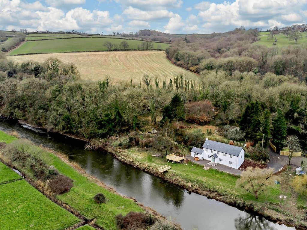 4 bed detached house for sale in Weare Giffard, Bideford, Devon EX39, £