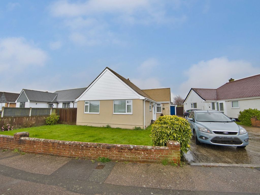 3 bed detached bungalow for sale in Alison Crescent, Whitfield CT16