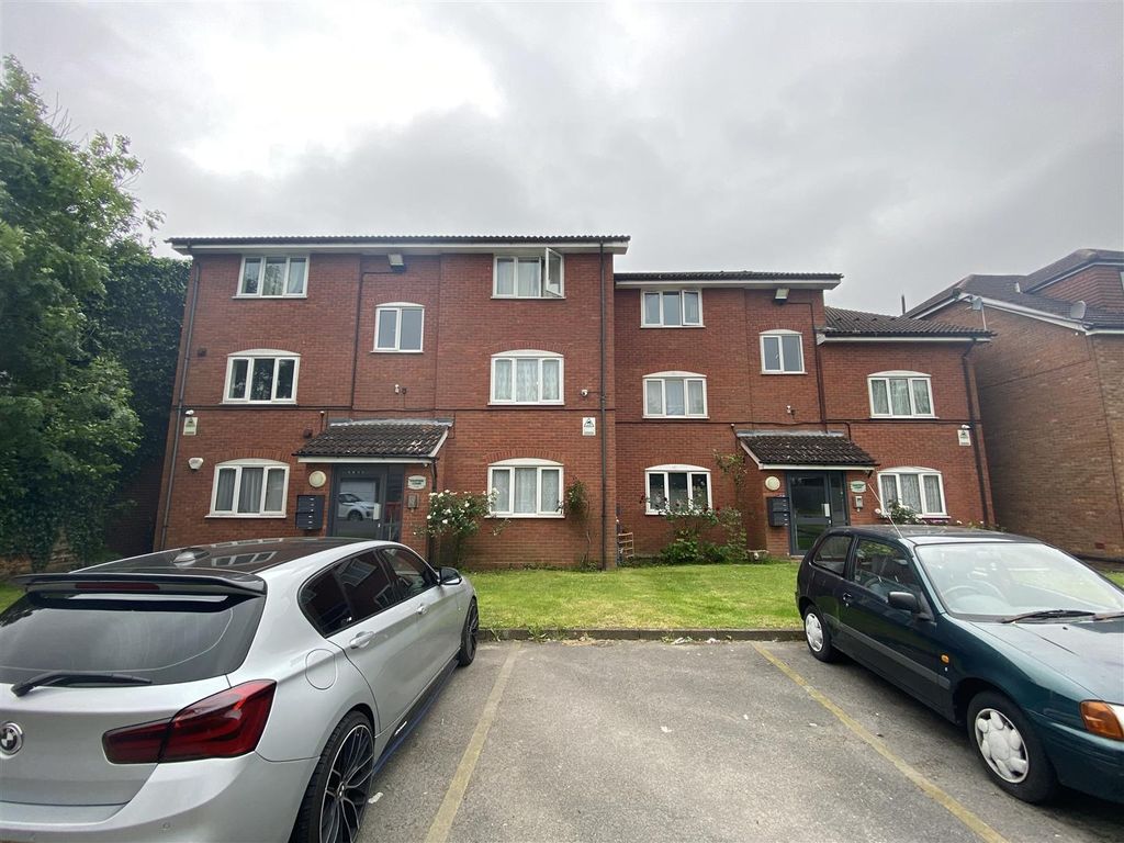 1 bed flat for sale in Spencer Road, Wealdstone, Harrow HA3, £250,000