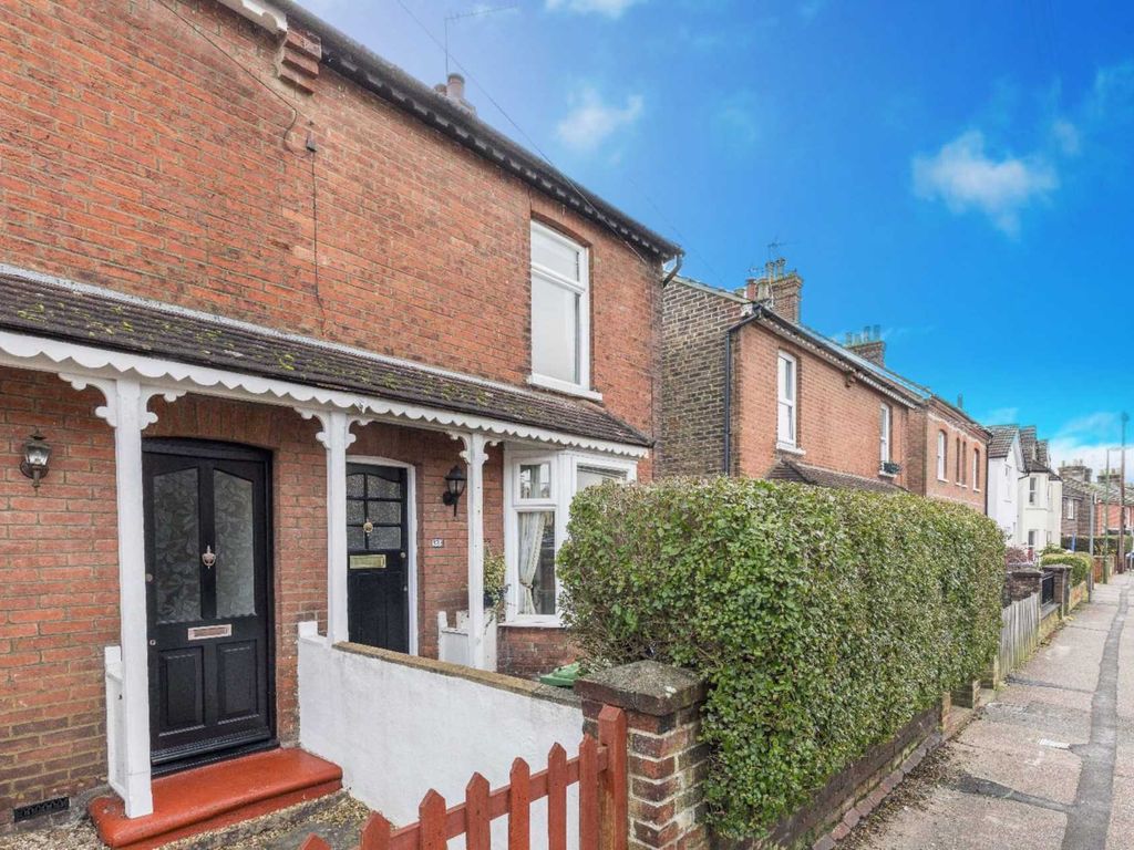 2 bed semidetached house to rent in Barrington Road, Horsham RH13, £