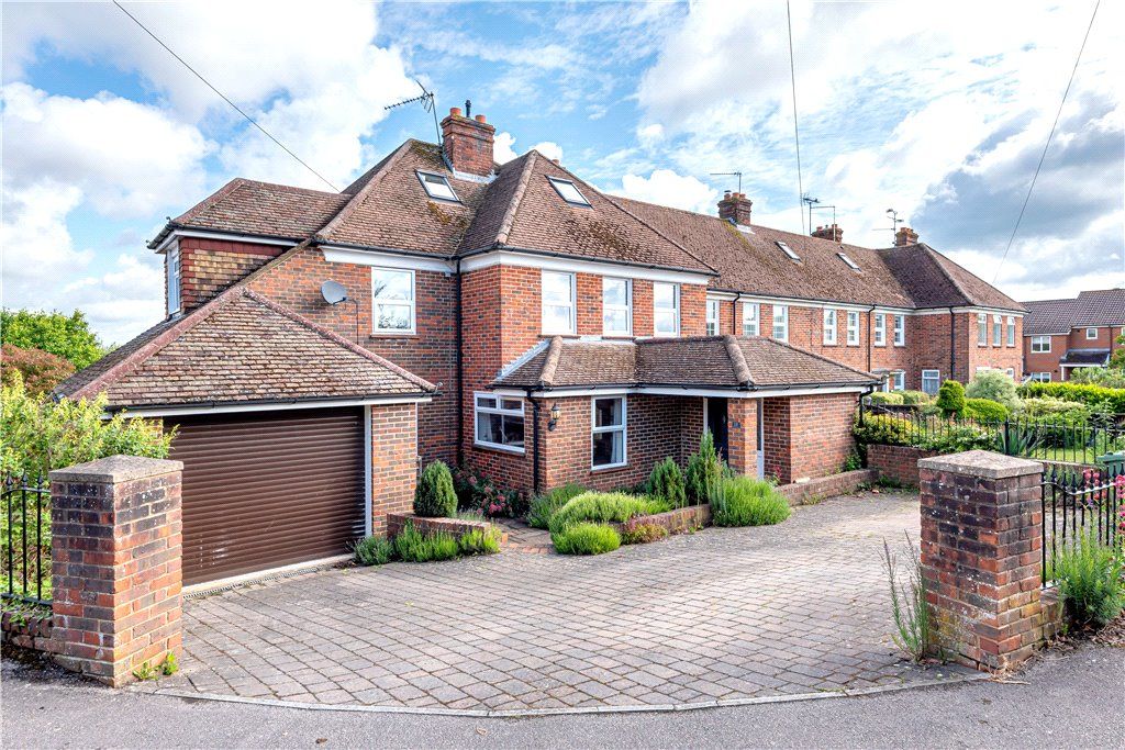 6 bed end terrace house for sale in Buffins Road, Odiham, Hook