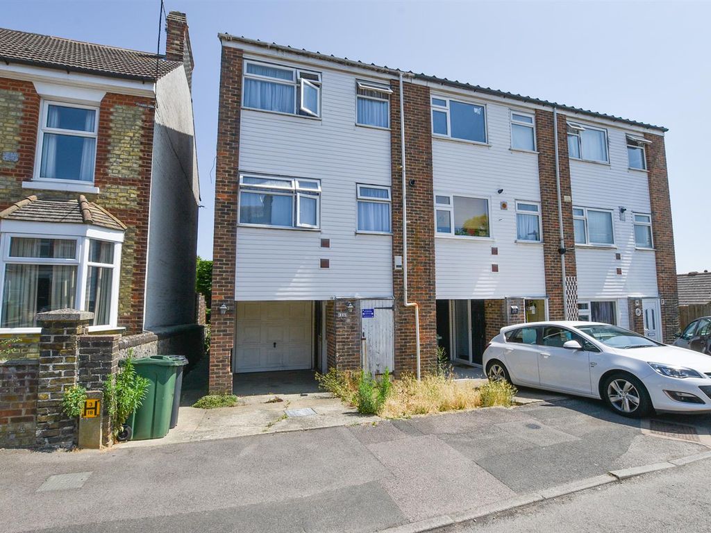 5 bed terraced house for sale in Victoria Street, Maidstone ME16, £