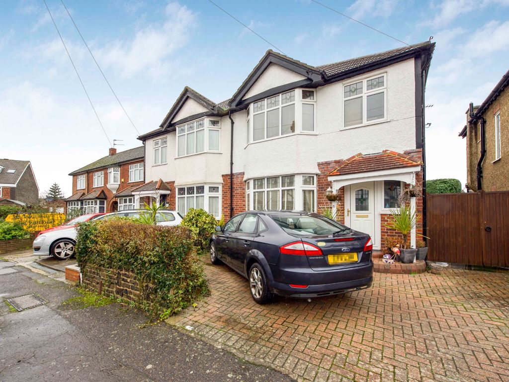 6 Gables Avenue, Ashford, Middlesex TW15  