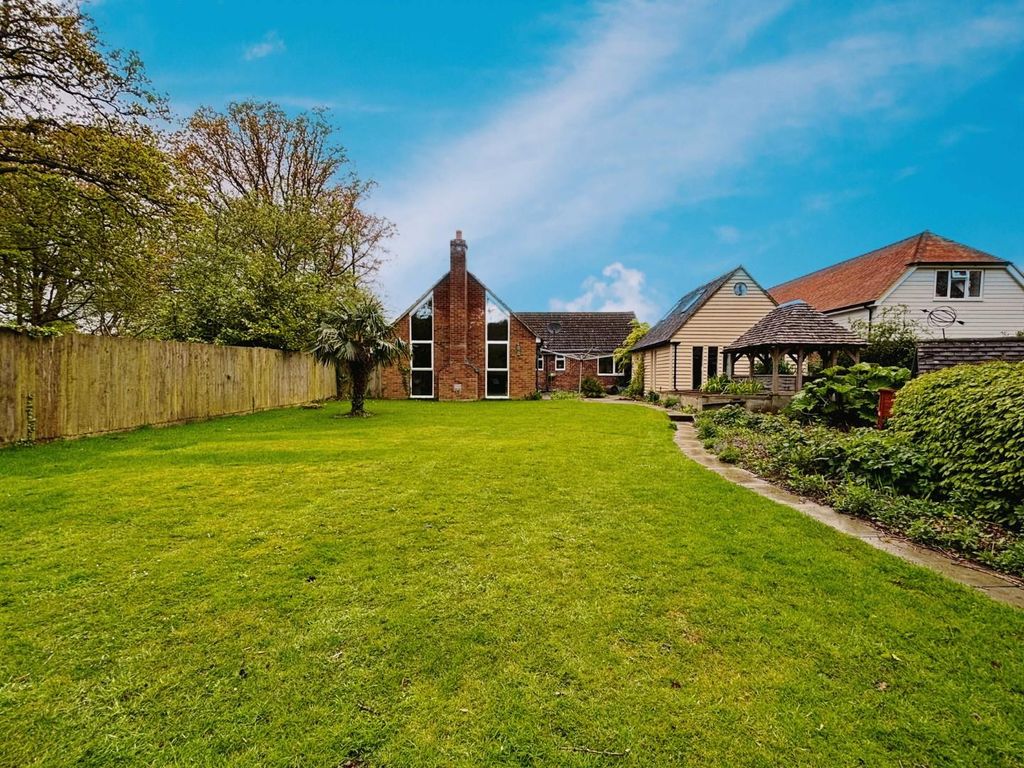 4 bed detached bungalow for sale in Hamstreet Road, Shadoxhurst