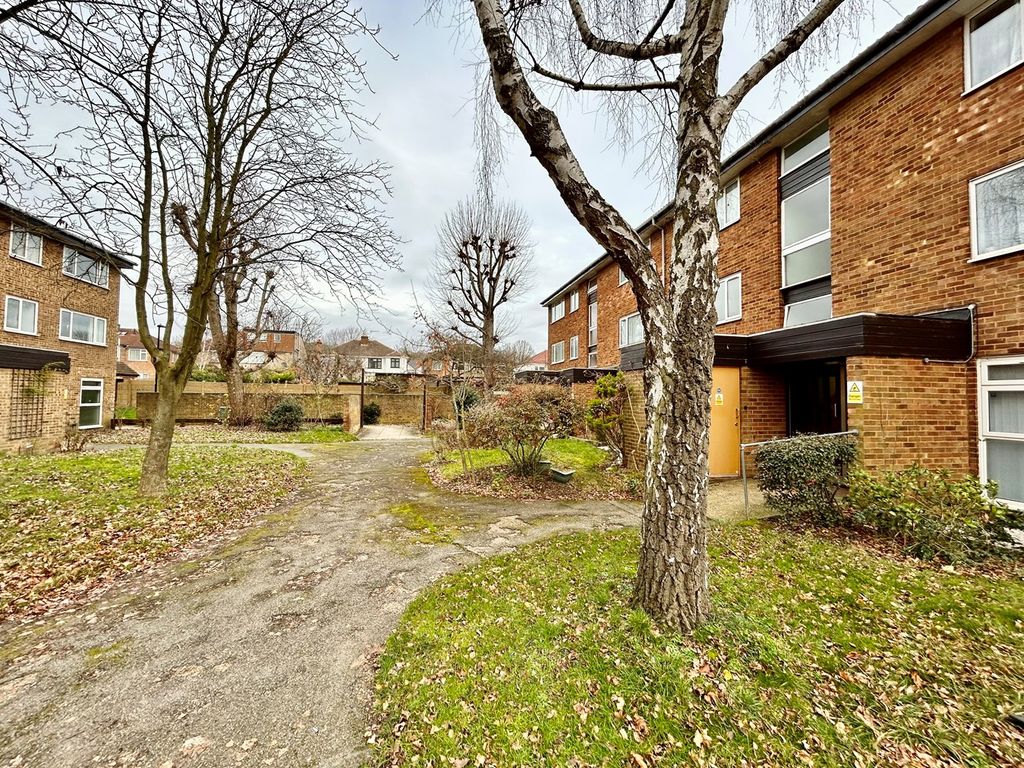 1 bed flat for sale in Buckingham Avenue, Perivale, Greenford UB6, £