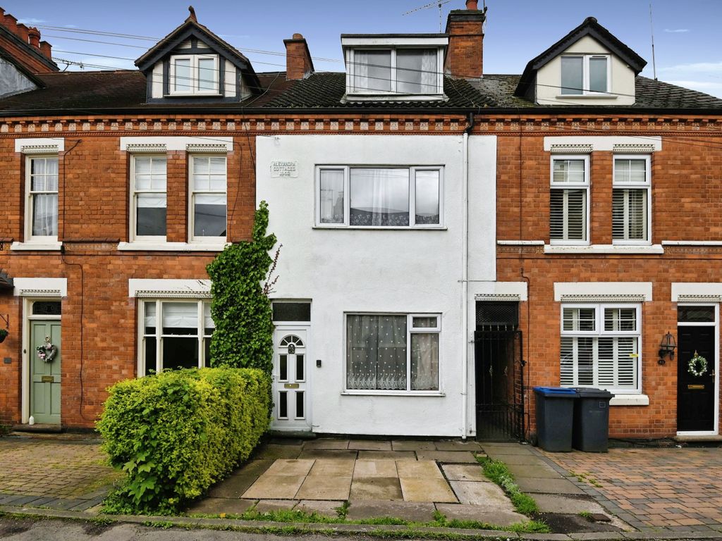 3 bed terraced house for sale in Clarence Road, Hinckley