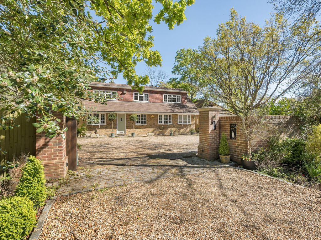4 bed detached house for sale in Scotts Grove Road, Chobham GU24, £