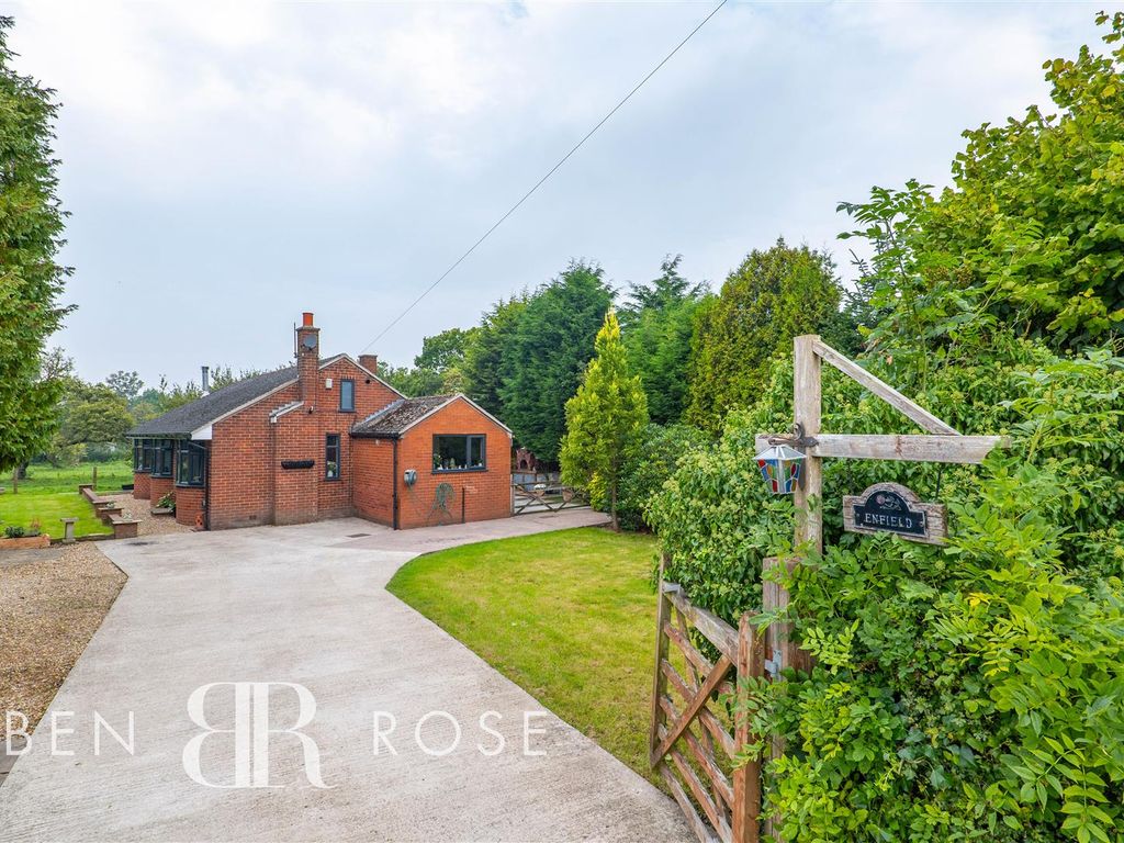 3 bed detached bungalow for sale in Dawbers Lane, Euxton, Chorley PR7