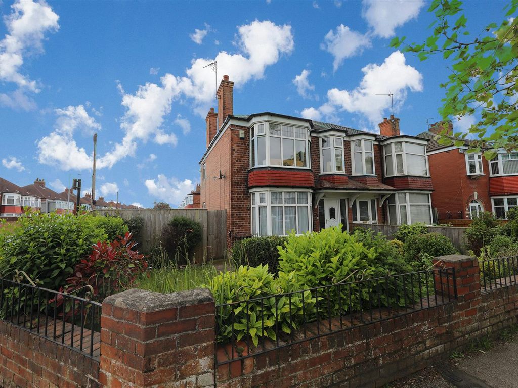 3 bed semidetached house for sale in Bricknell Avenue, Hull HU5, £
