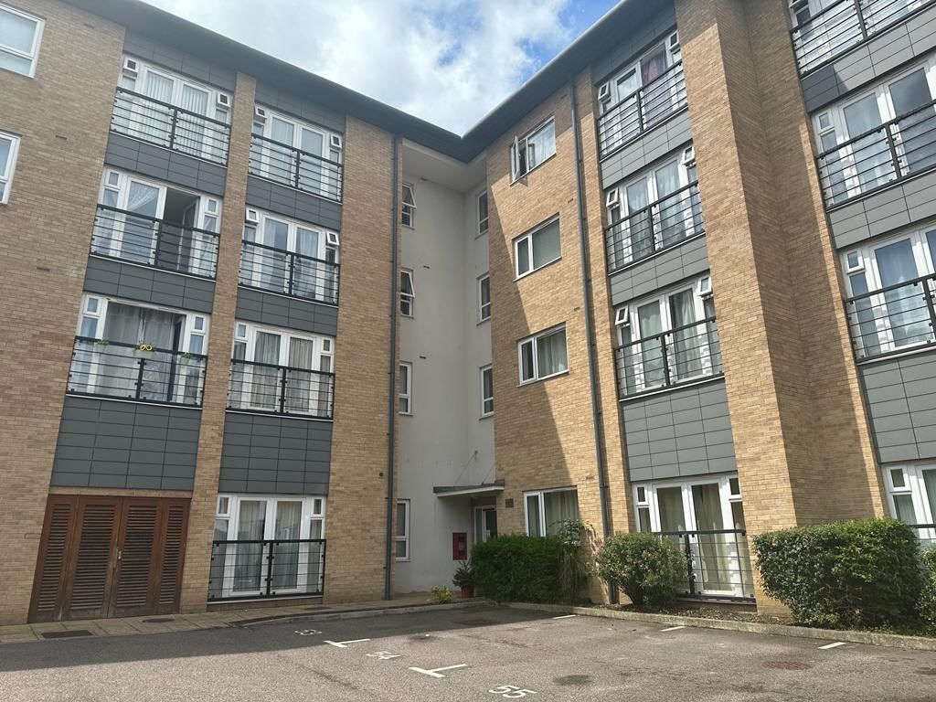 2 bed flat to rent in Olive Court, Southernhay Close, Basildon SS14