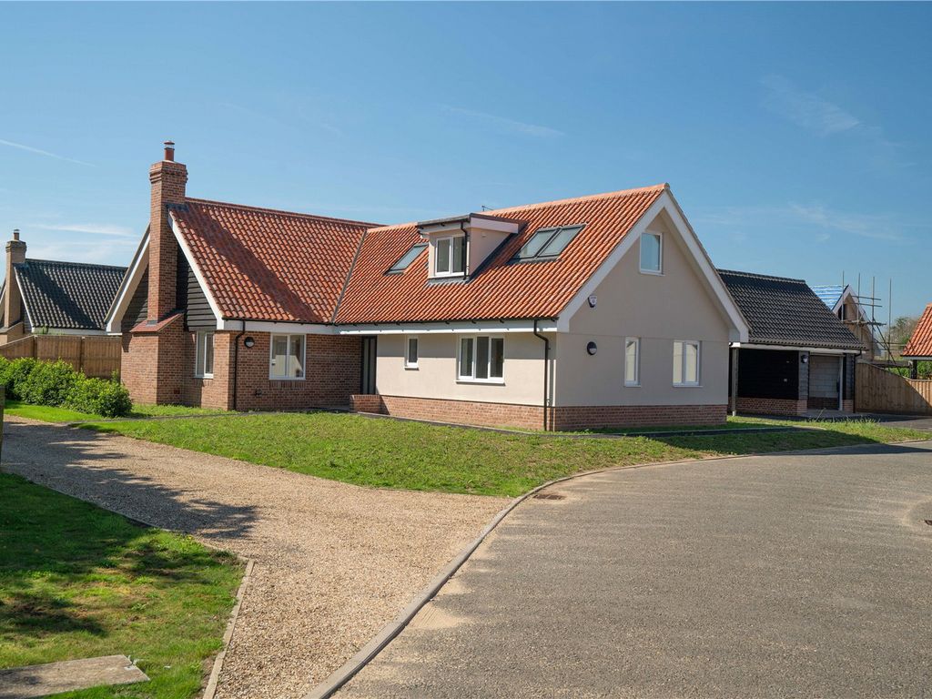New home, 5 bed detached house for sale in Dairy Close, Hollesley