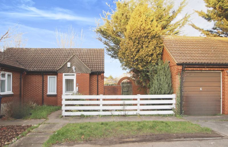 2 bed bungalow for sale in Pilgrims Close, Northolt UB5 Zoopla