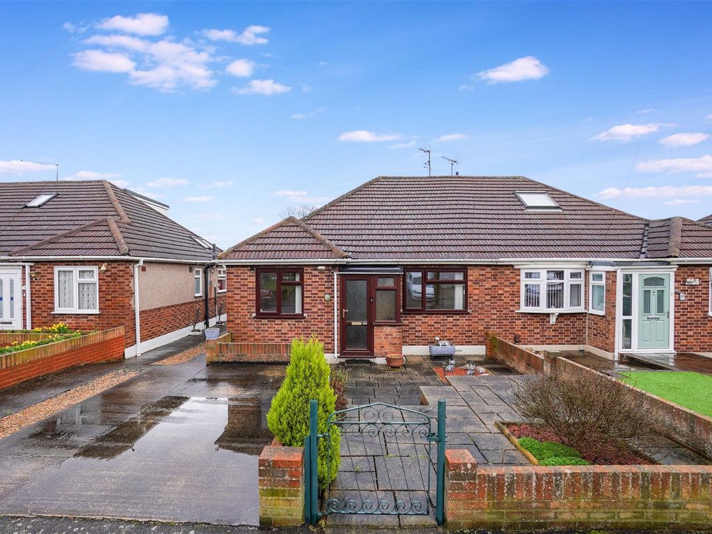 3 bed semidetached bungalow for sale in Bourne Grove, Sittingbourne