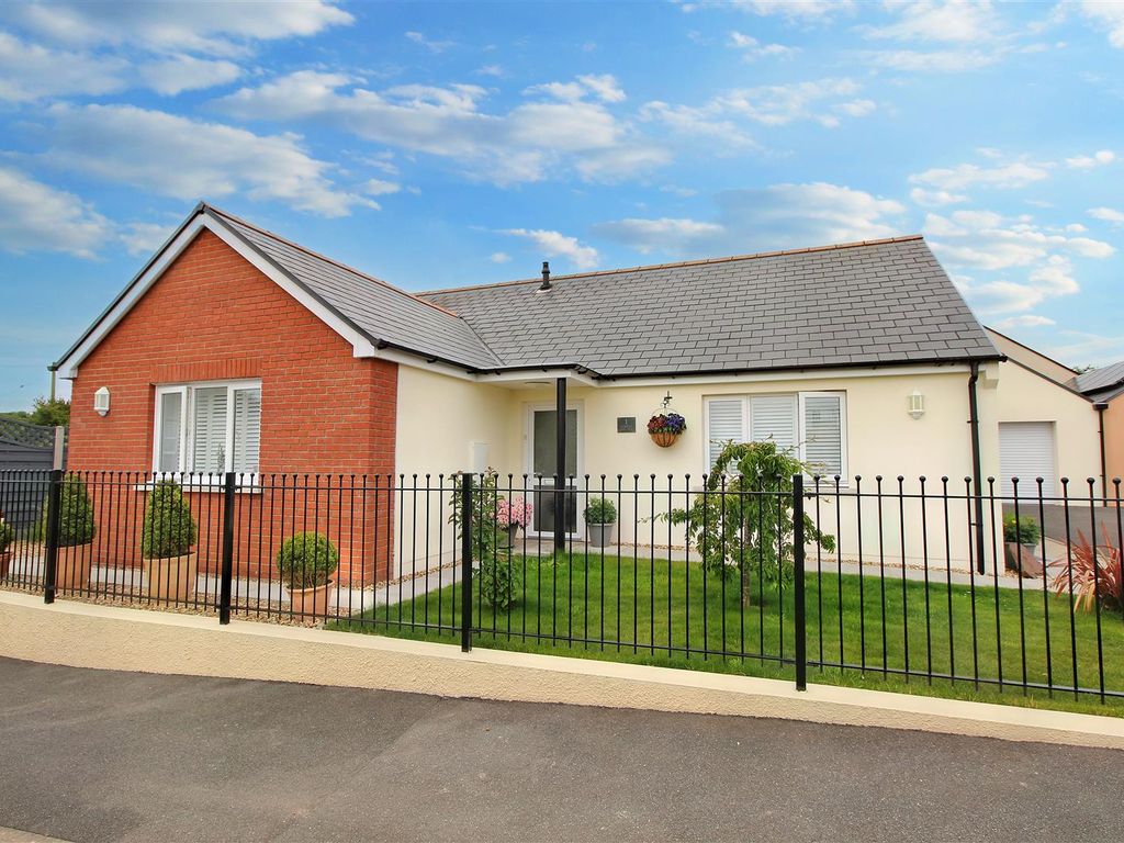 3 bed detached bungalow for sale in Bowett Close, Hundleton, Pembroke