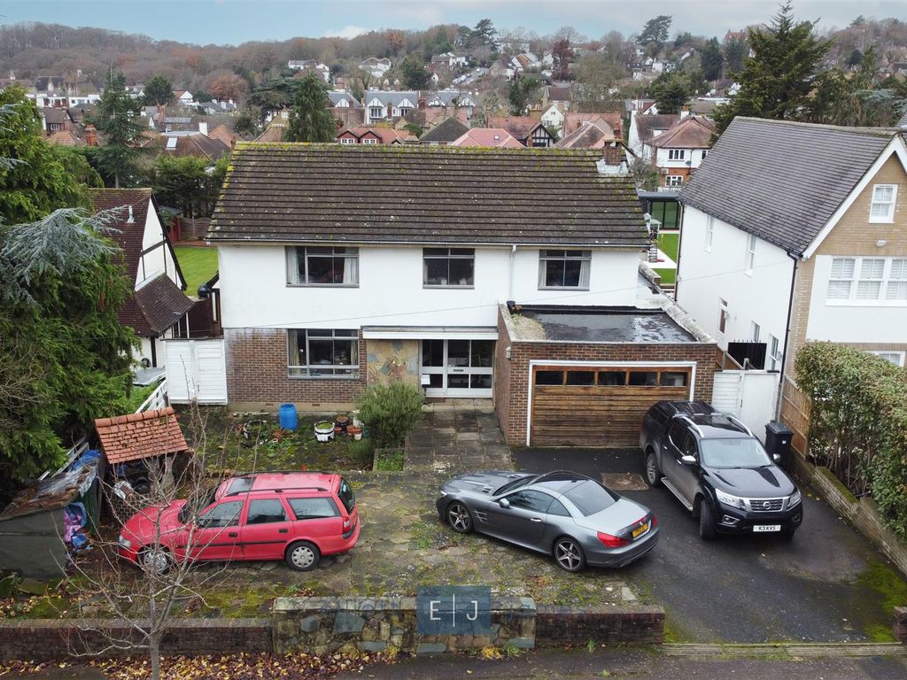 4 bed detached house for sale in Eleven Acre Rise, Loughton IG10, £