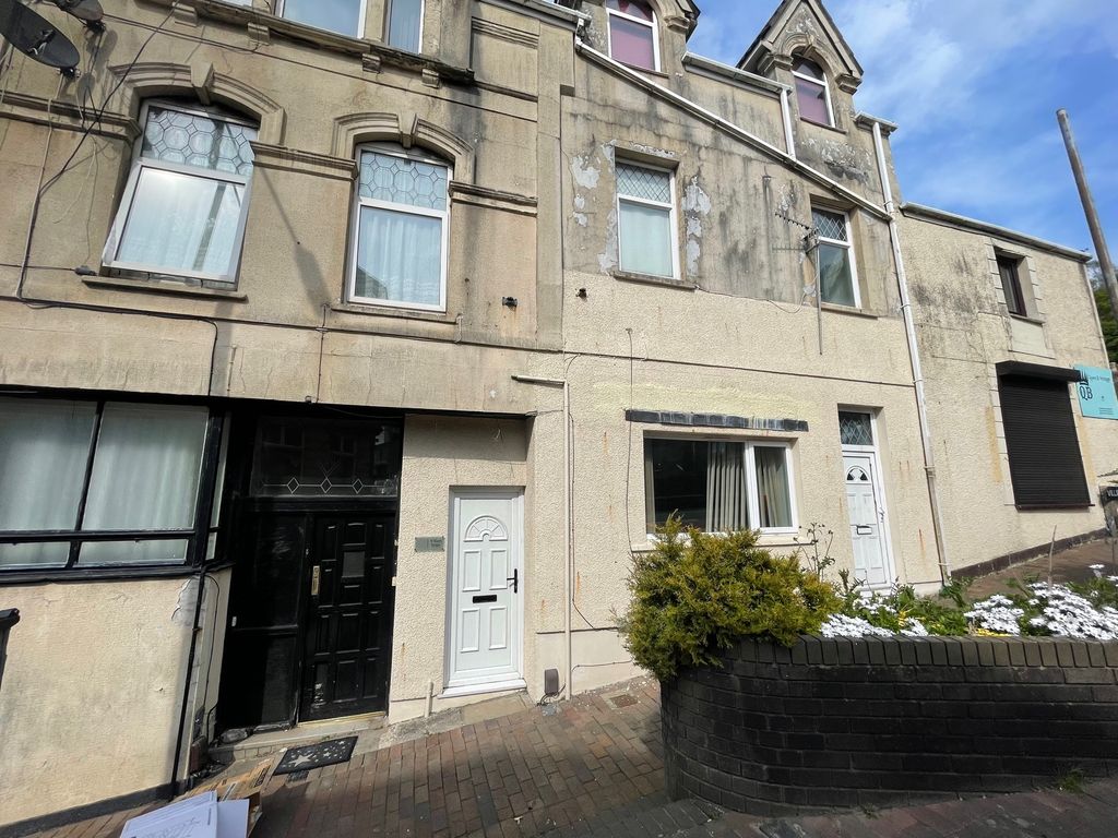 2 bed flat to rent in Villiers Street, Briton Ferry, Neath SA11, £820