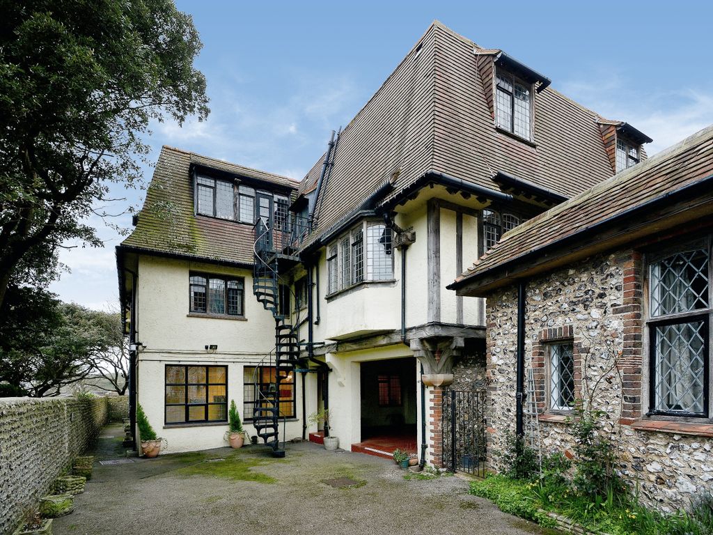 3 bed flat for sale in Tudor Close, Dean Court Road, Rottingdean
