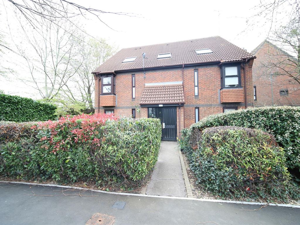 1 bed flat to rent in Alexander Close, New EN4 Zoopla