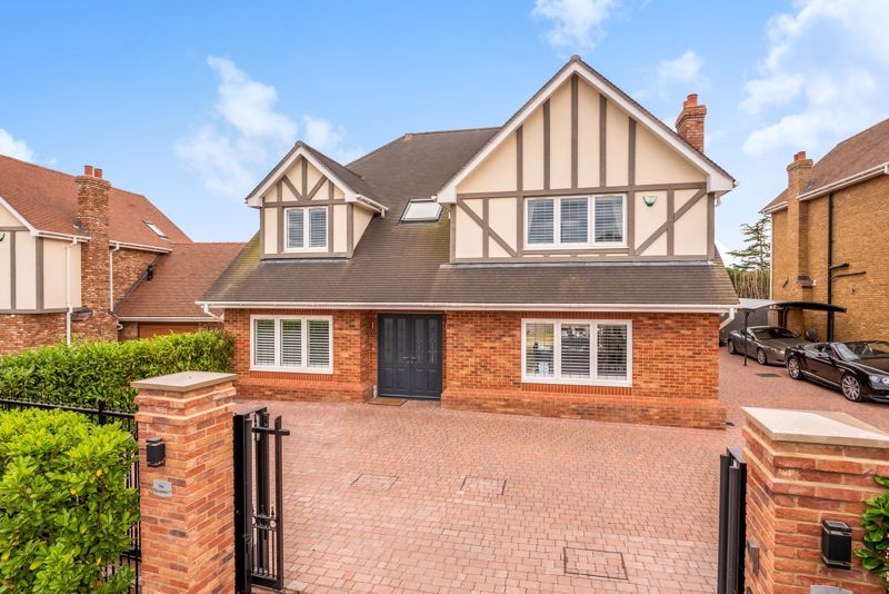 6 bed detached house for sale in Birchwood Road, Dartford DA2, £