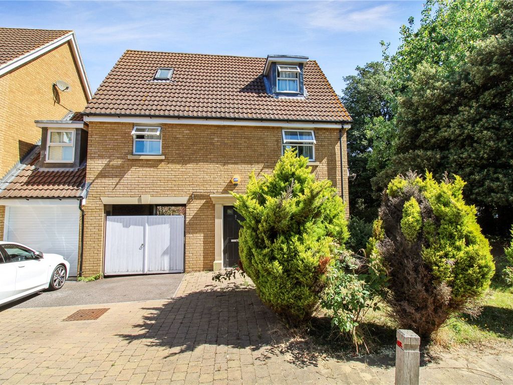 4 bed linkdetached house for sale in Crescent, Gillingham