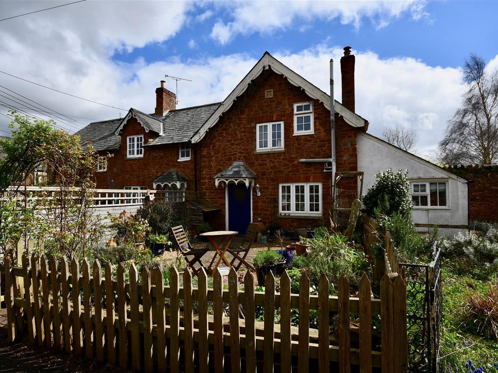 2 bed end terrace house for sale in Mount Street, Lydeard