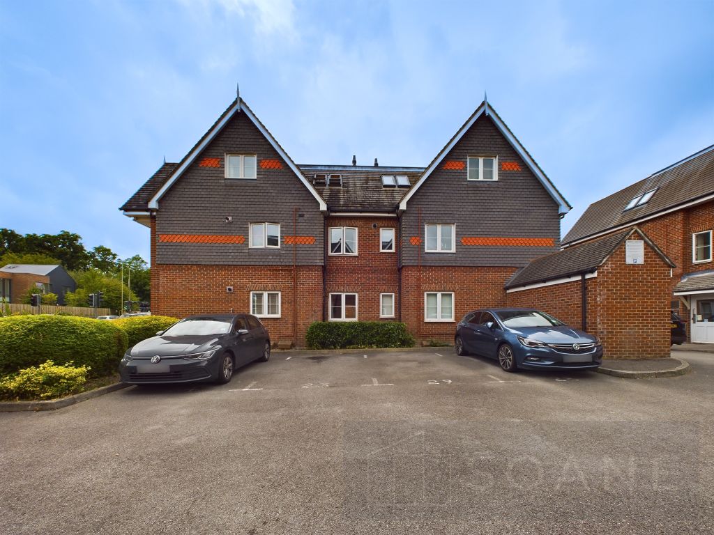 2 bed flat to rent in Craigbank Court, Fareham PO14, £1,000 pcm Zoopla