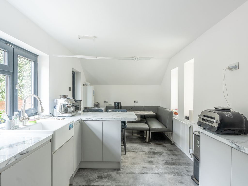 3 bed detached bungalow for sale in Hortham Lane, Almondsbury, Bristol