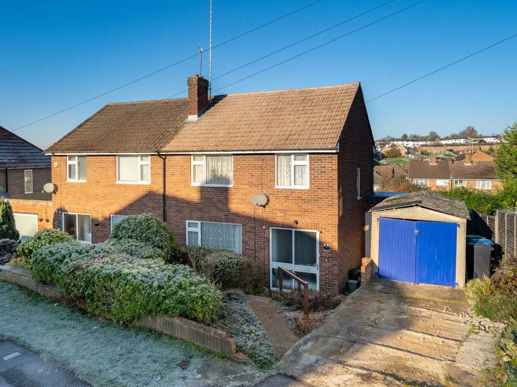 3 bed semidetached house for sale in Langley Avenue, Nash Mills HP3