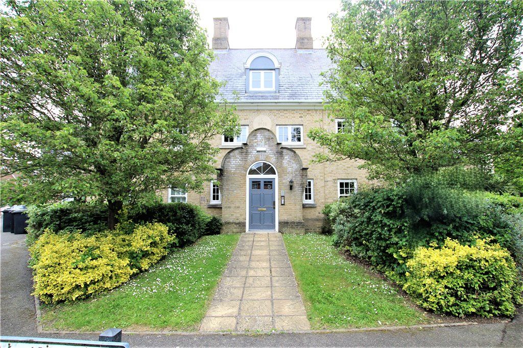 2 bed flat for sale in Drovers Avenue, Bury St. Edmunds, Suffolk IP32