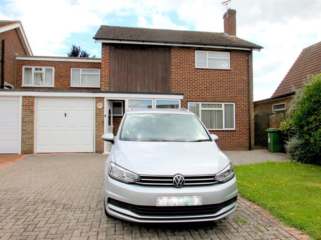 4 bed semidetached house to rent in Greenfields, Maidstone ME15, £