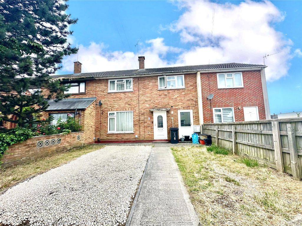 3 bed terraced house for sale in Farnborough Road, Park South, Swindon