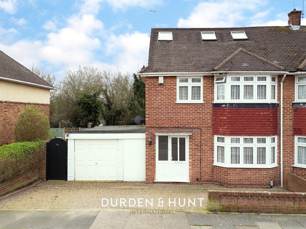 4 bed semidetached house for sale in Heron Way, Upminster RM14, £