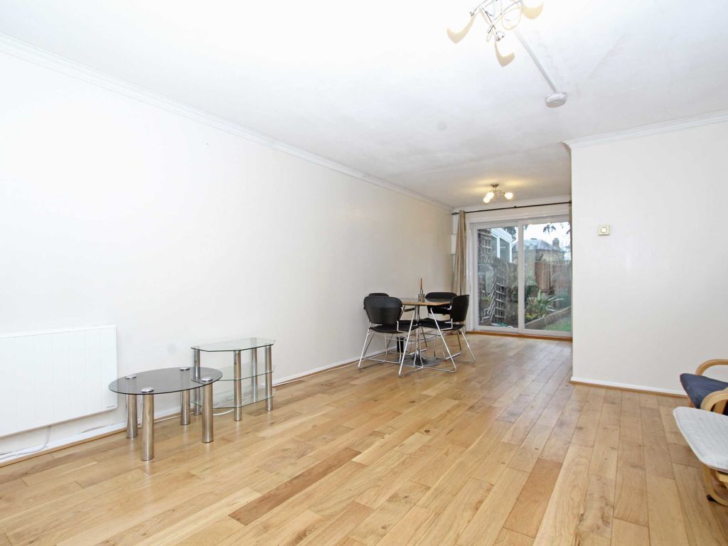 3 bed terraced house to rent in Oakley Close, Isleworth TW7, £2,000 pcm