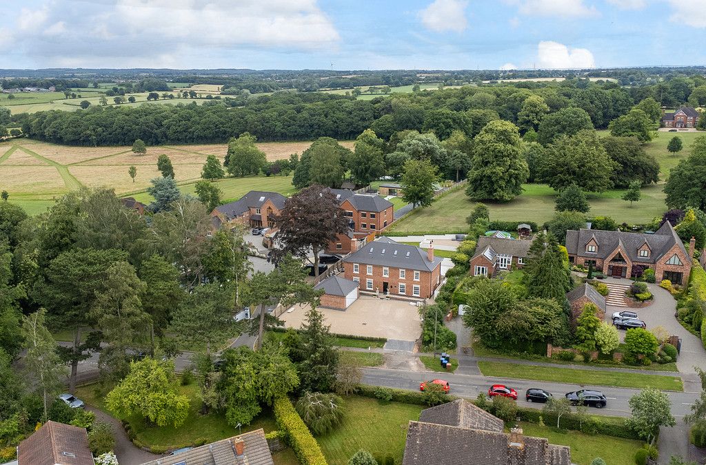 6 bed detached house for sale in Barton Road, Market Bosworth, Nuneaton