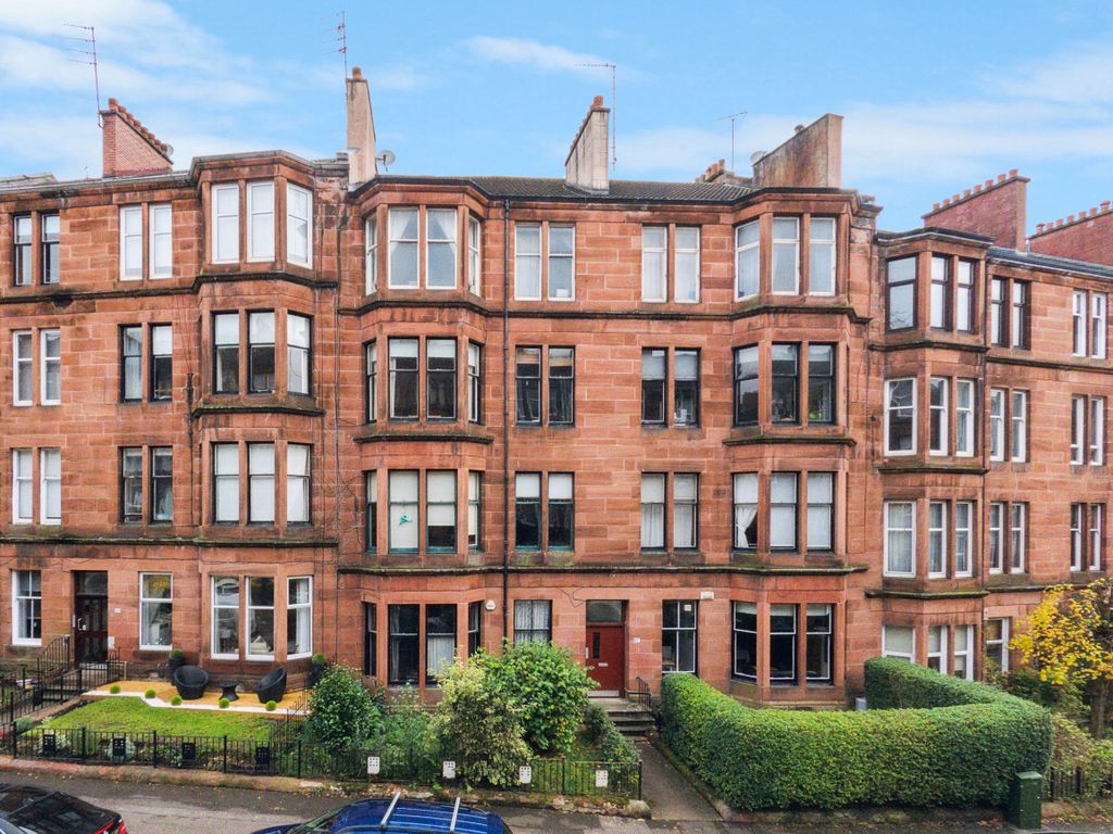 2 bed flat for sale in Novar Drive, Dowanhill, Glasgow G12, £220,000